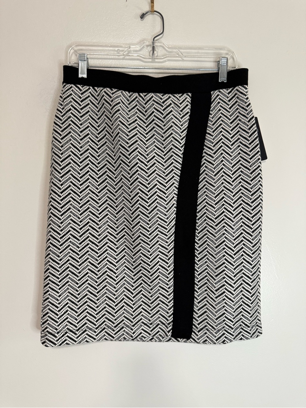 Zac & Rachel NWT black & white wrap style knit skirt size medium